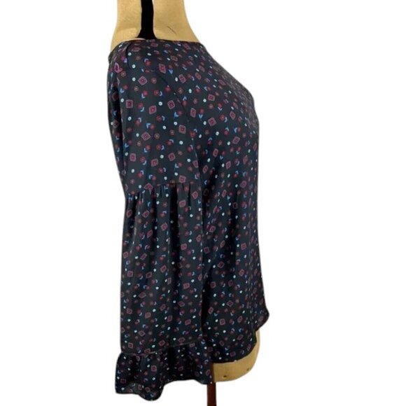 Loft Top Black Geometric Pattern Red, Blue Flutter Sleeve Women's Size S - Picture 3 of 8
